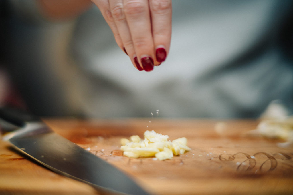 how to make garlic paste