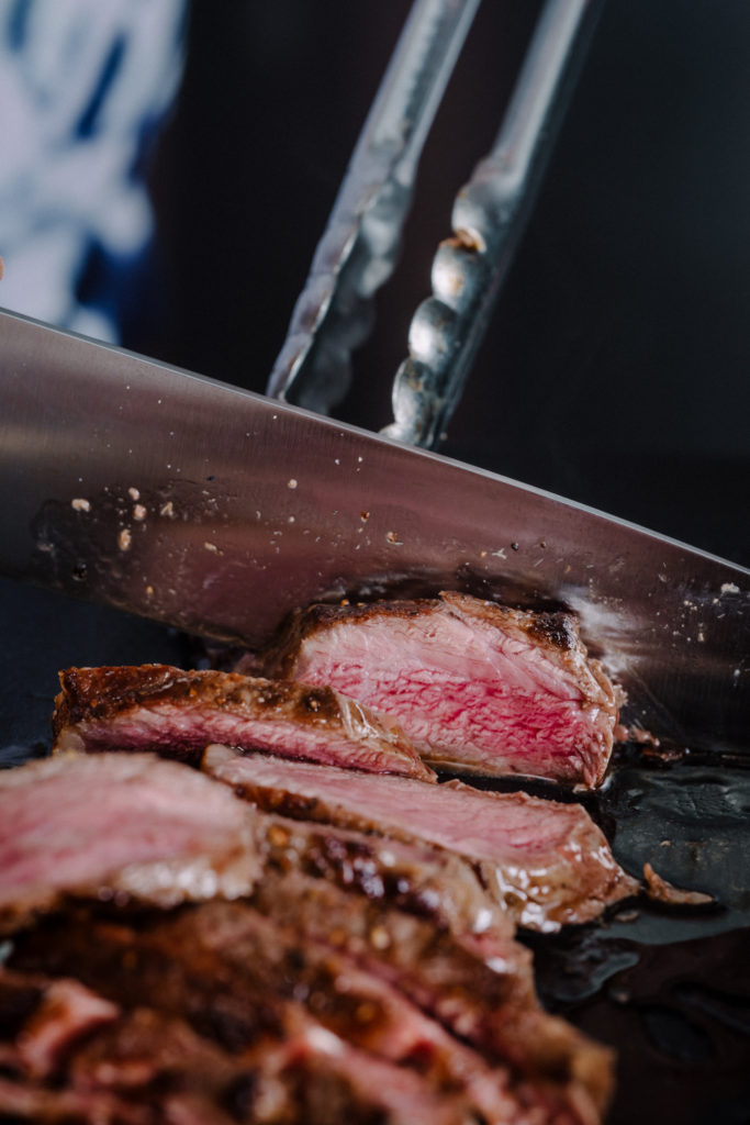 slicing medium rare steak 